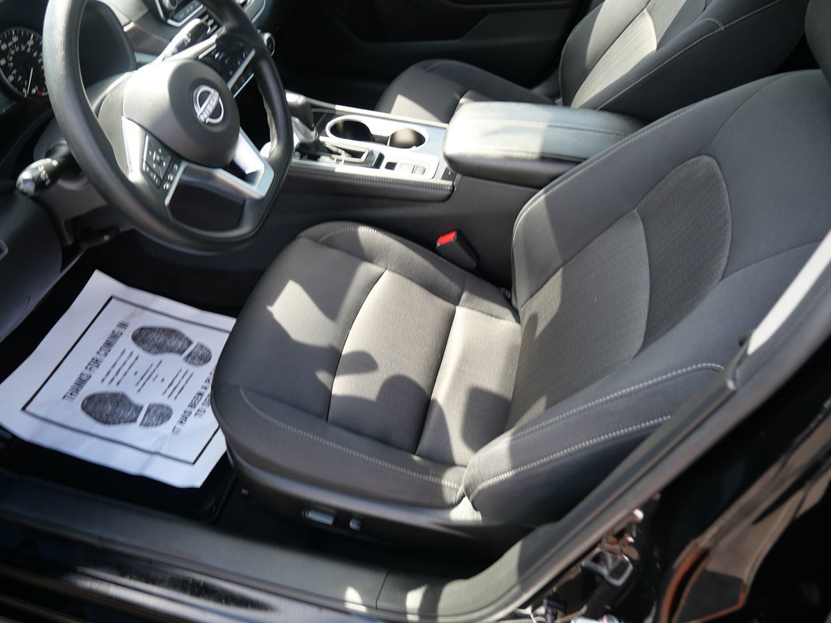 Photo 10 of this Nissan Altima