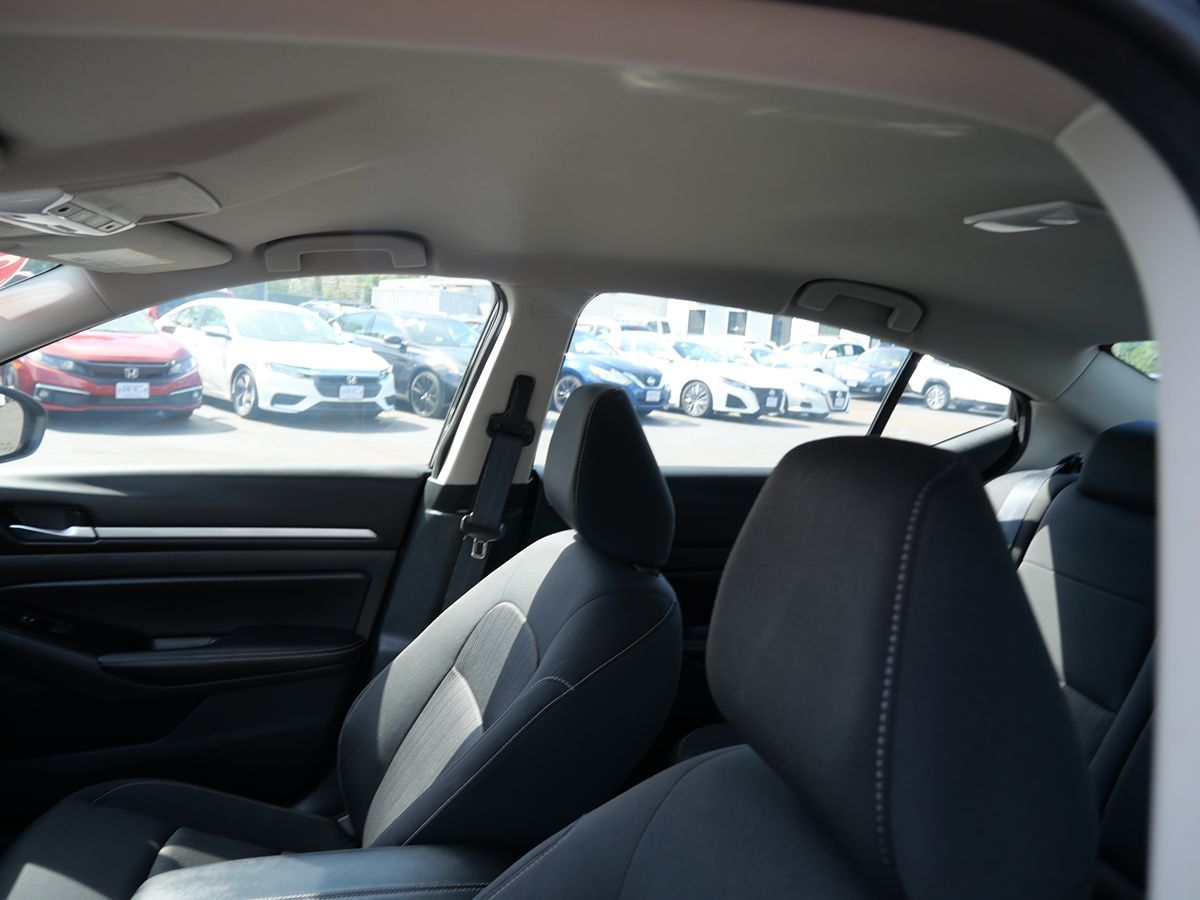 Photo 11 of this Nissan Altima