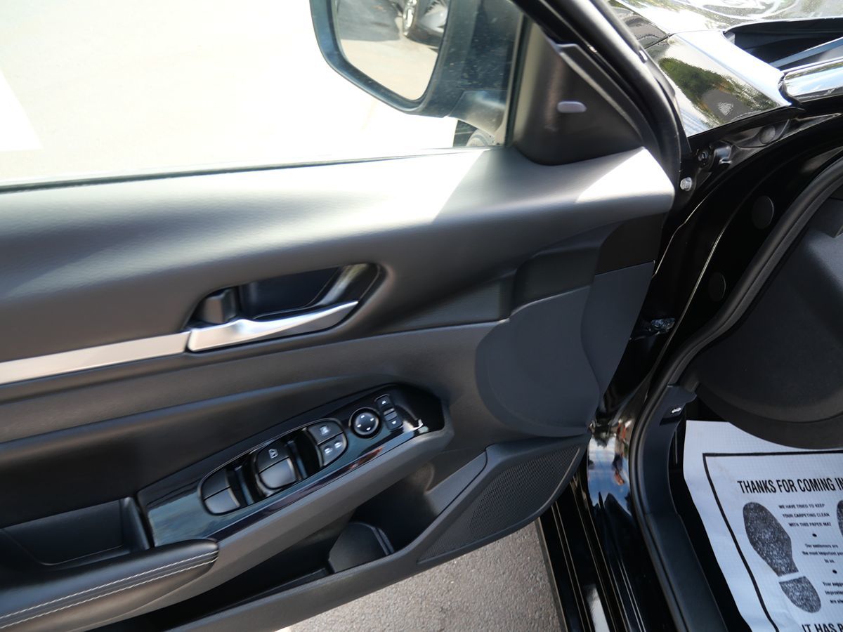 Photo 15 of this Nissan Altima