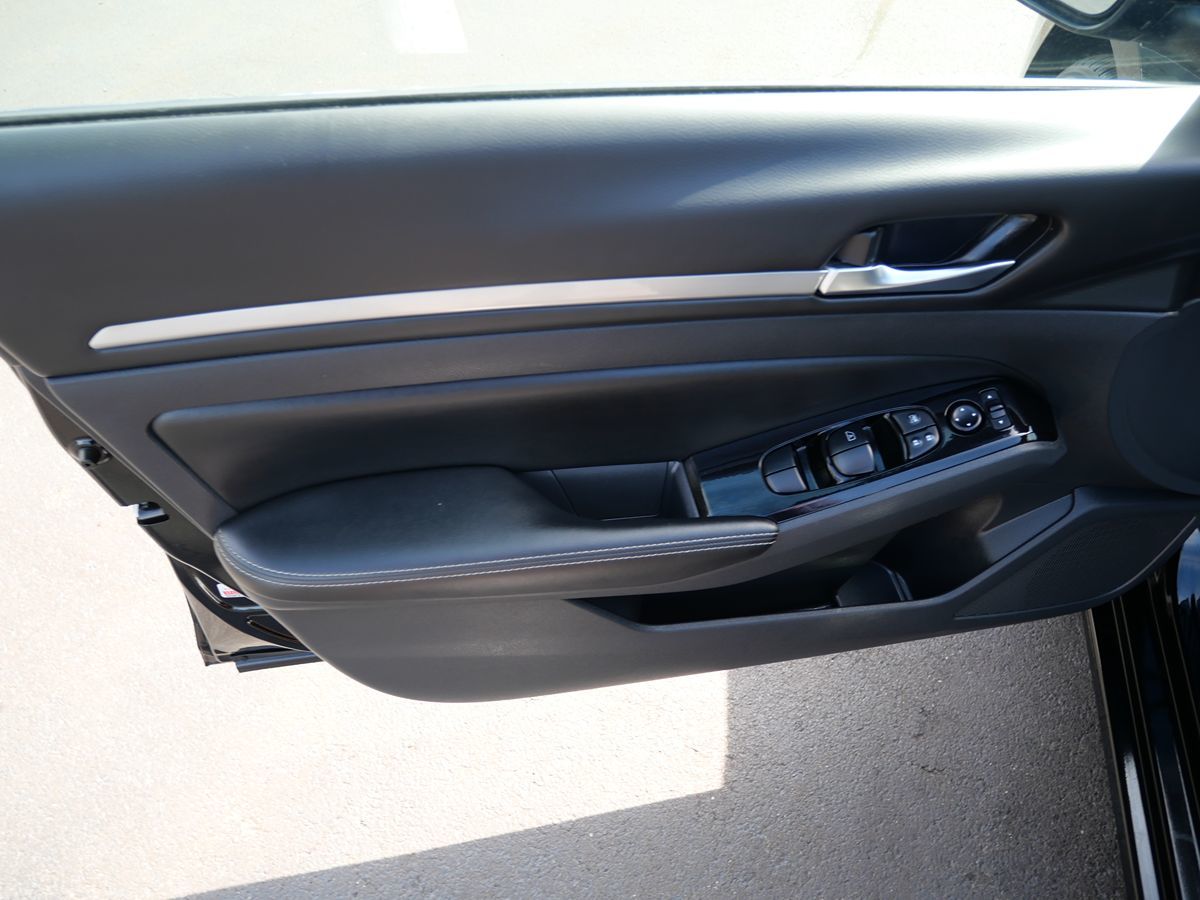 Photo 16 of this Nissan Altima
