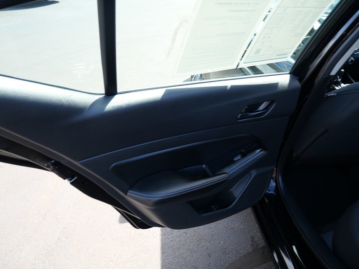 Photo 17 of this Nissan Altima