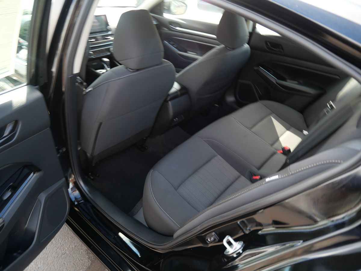 Photo 18 of this Nissan Altima