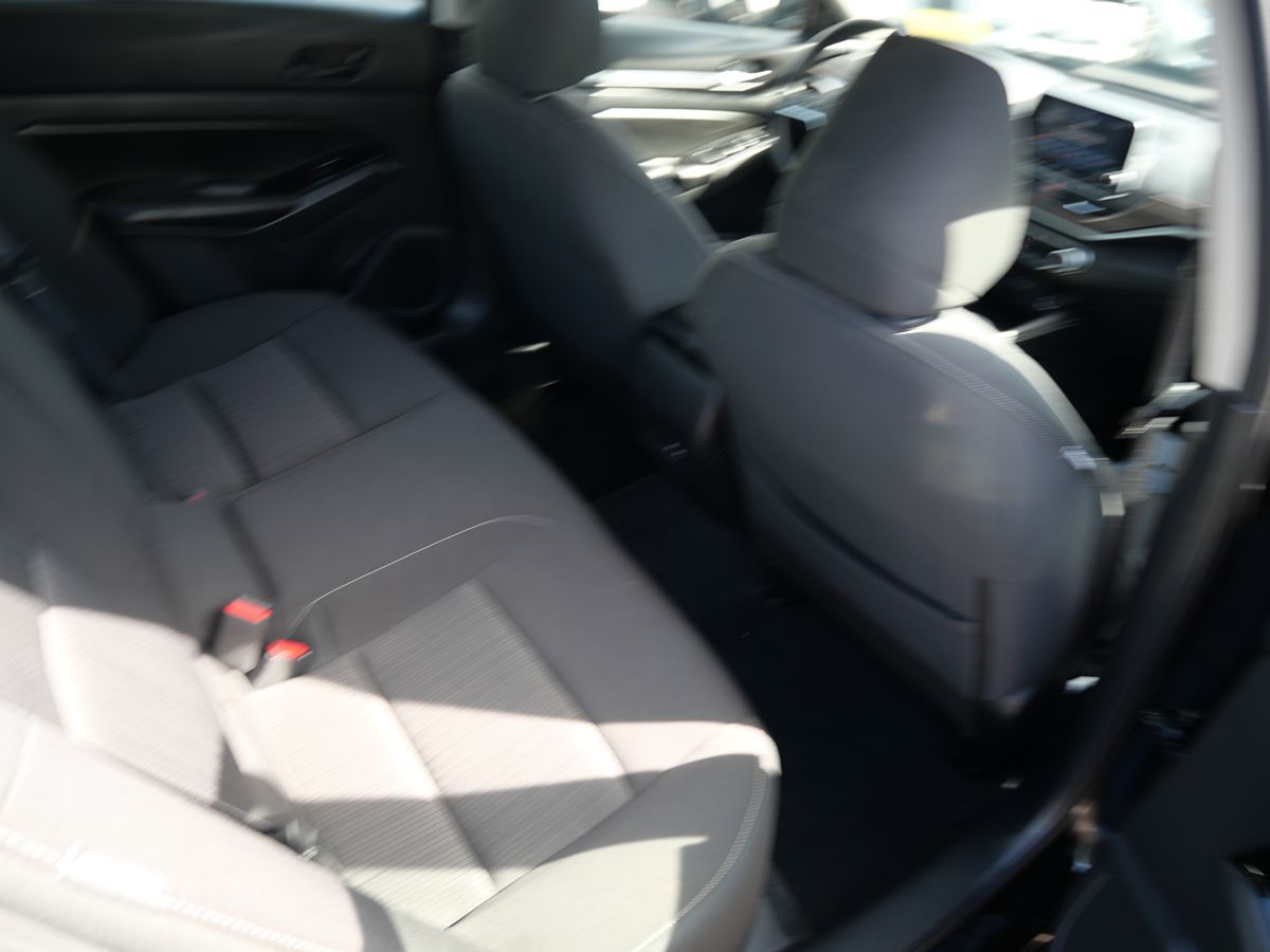 Photo 21 of this Nissan Altima