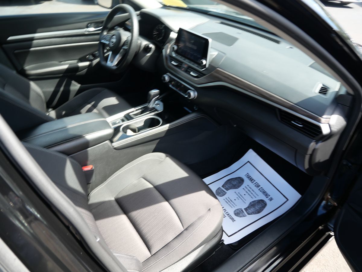 Photo 25 of this Nissan Altima