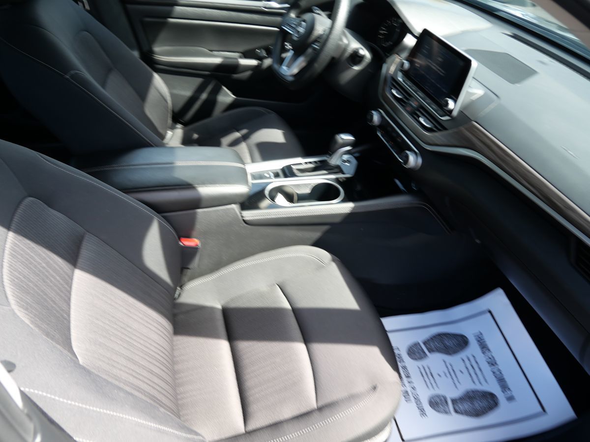 Photo 26 of this Nissan Altima