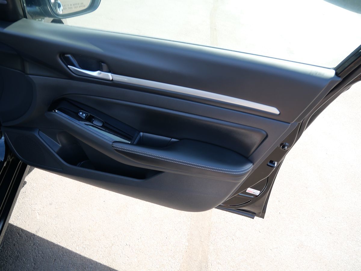 Photo 29 of this Nissan Altima