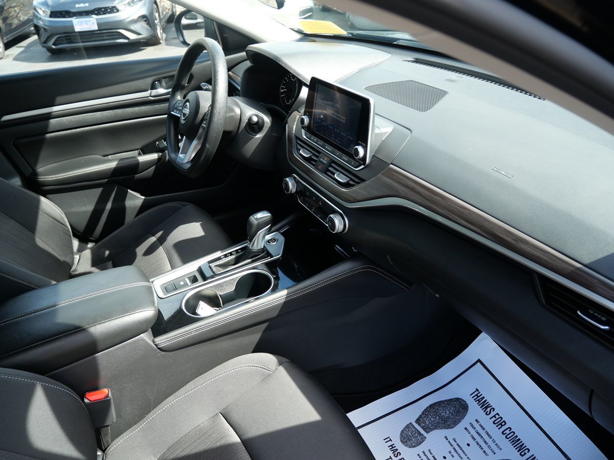 Photo 28 of this Nissan Altima