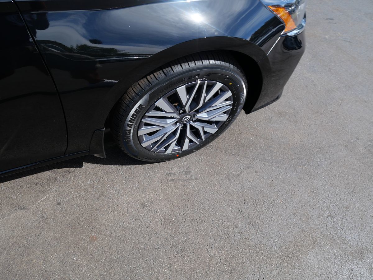 Photo 31 of this Nissan Altima