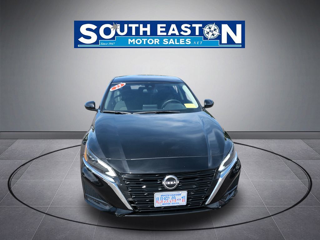 Photo 3 of this Nissan Altima