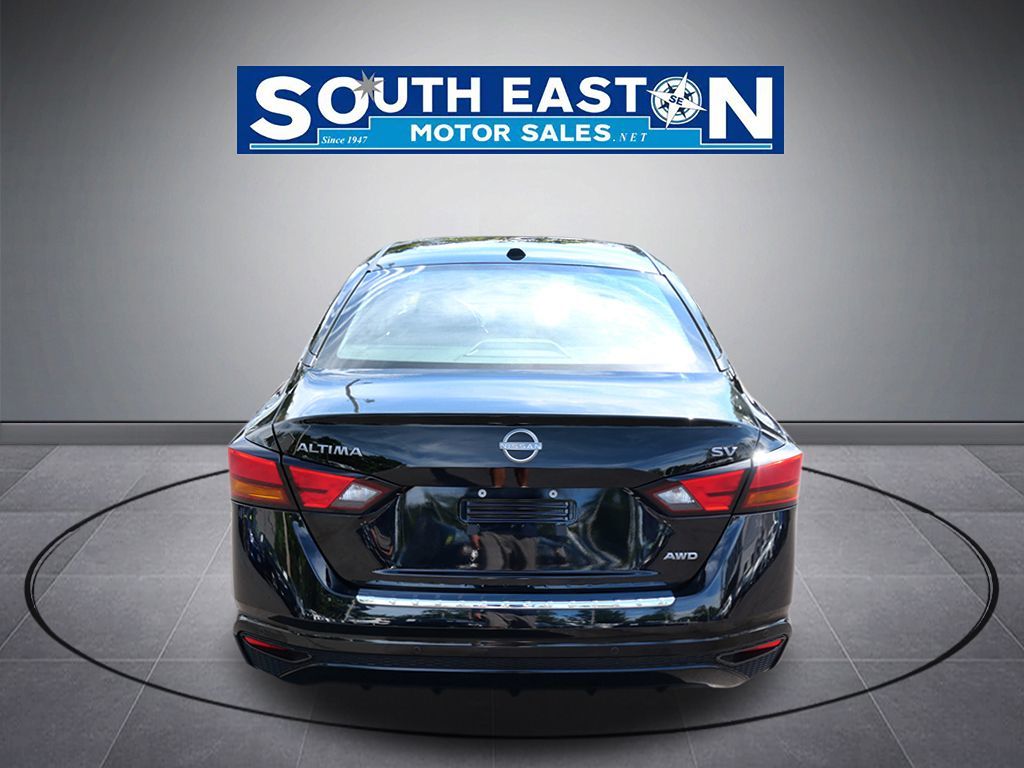 Photo 4 of this Nissan Altima