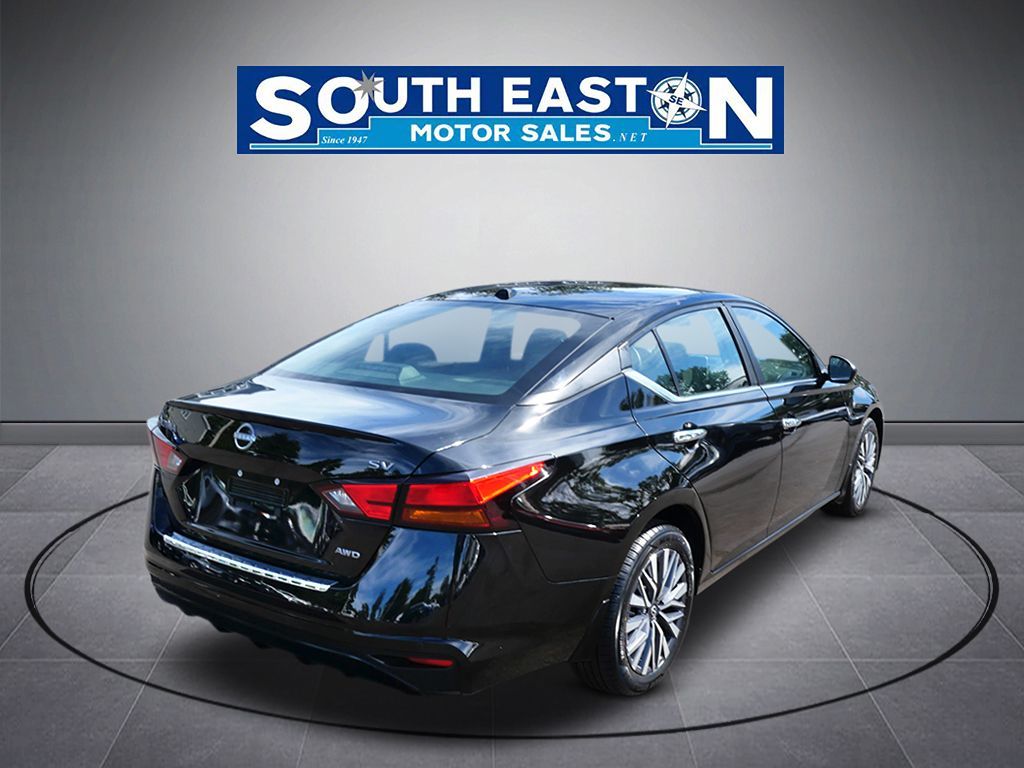 Photo 6 of this Nissan Altima