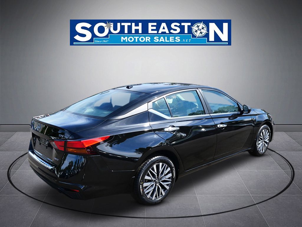 Photo 7 of this Nissan Altima