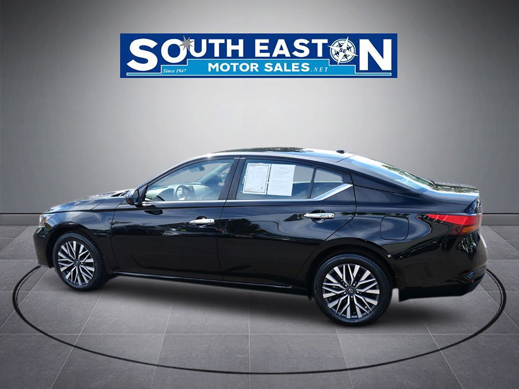 Photo 8 of this Nissan Altima