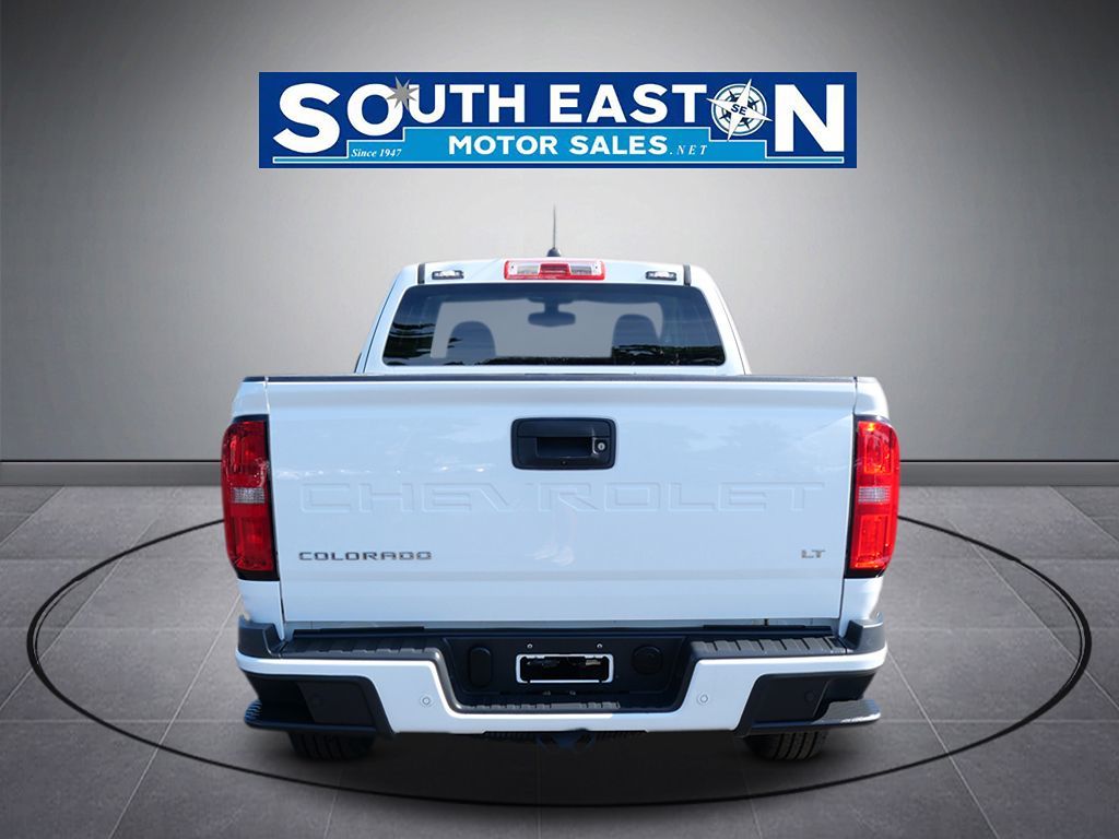 Photo 4 of this Chevrolet Colorado