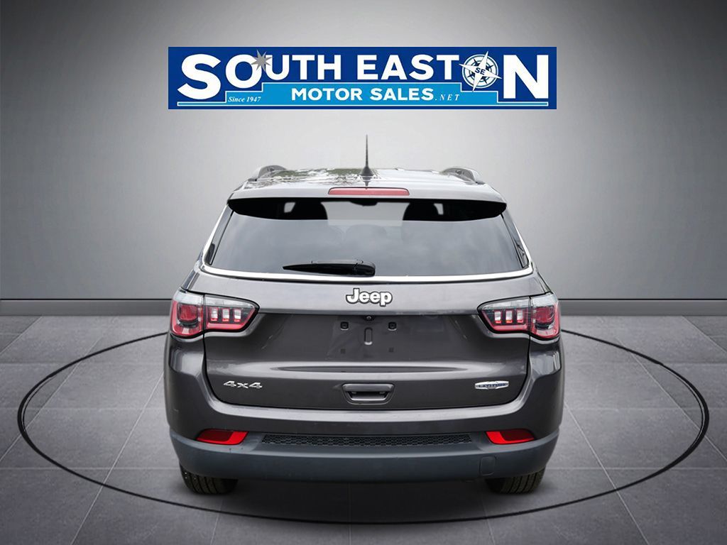 Photo 4 of this Jeep Compass