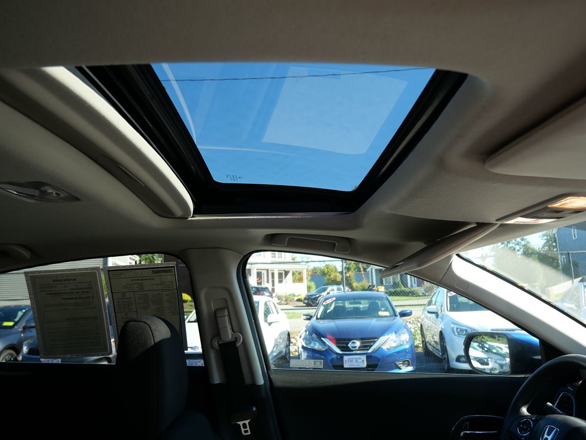 Photo 30 of this Honda HR-V