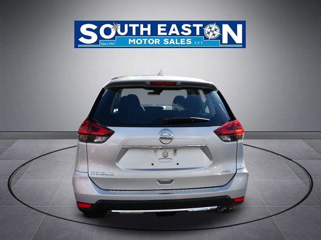 Photo 4 of this Nissan Rogue