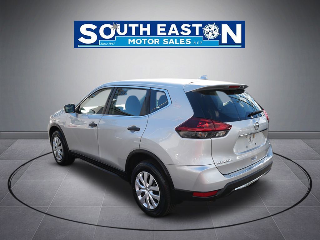 Photo 5 of this Nissan Rogue
