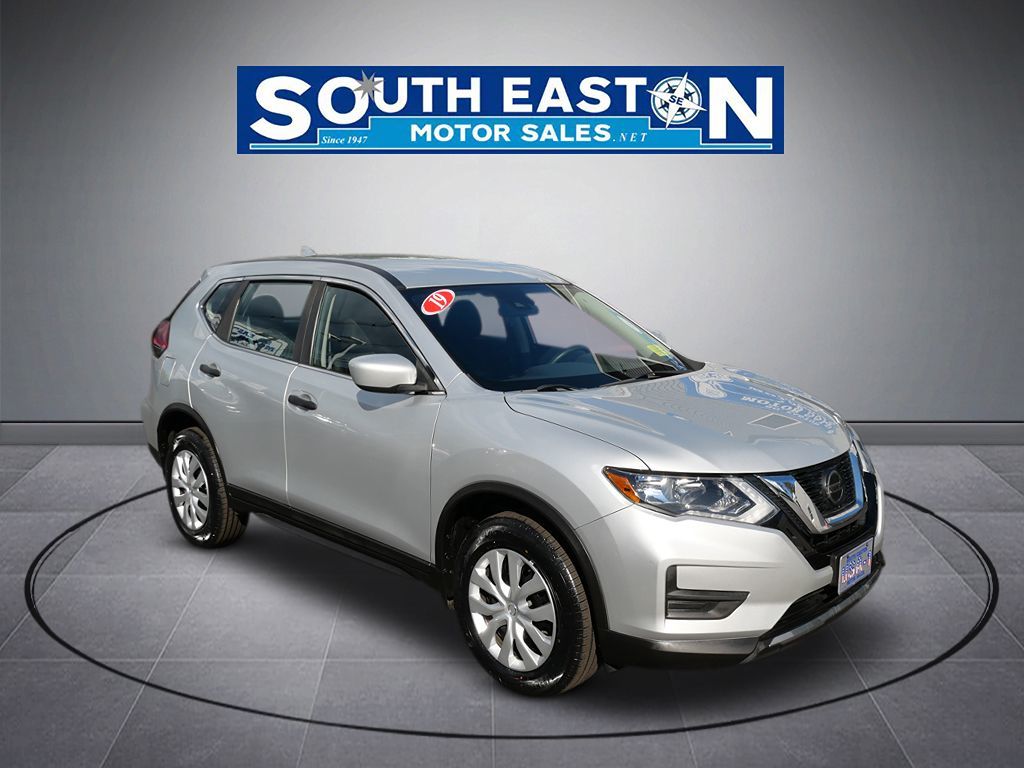 Photo 2 of this Nissan Rogue