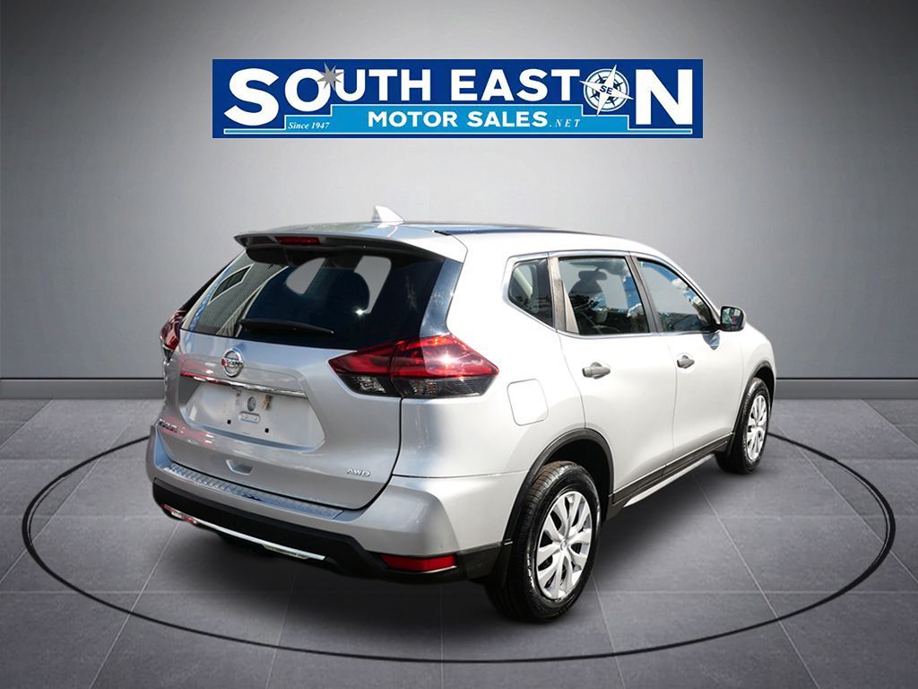Photo 6 of this Nissan Rogue