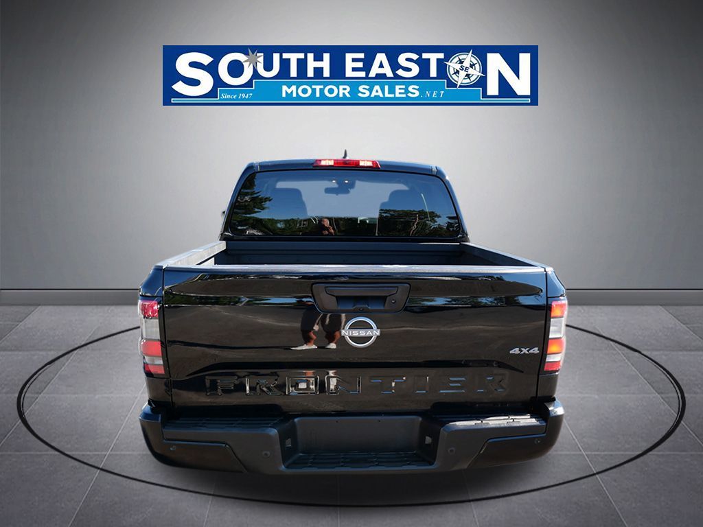 Photo 4 of this Nissan Frontier