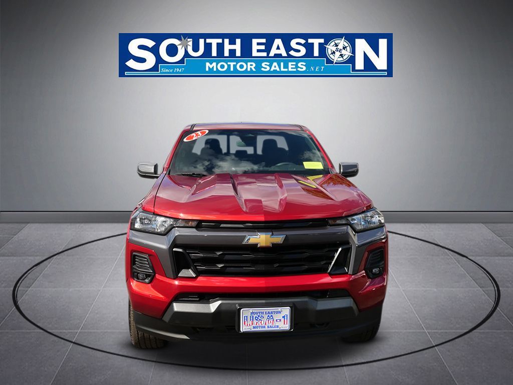 Photo 3 of this Chevrolet Colorado