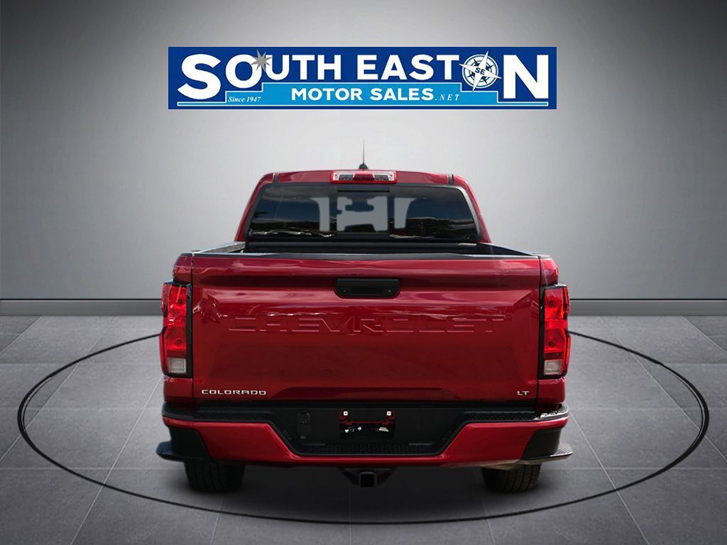 Photo 4 of this Chevrolet Colorado