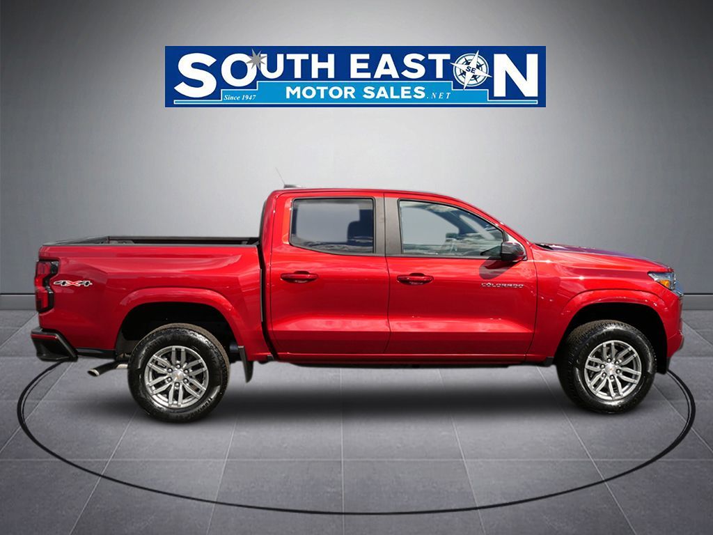 Photo 8 of this Chevrolet Colorado