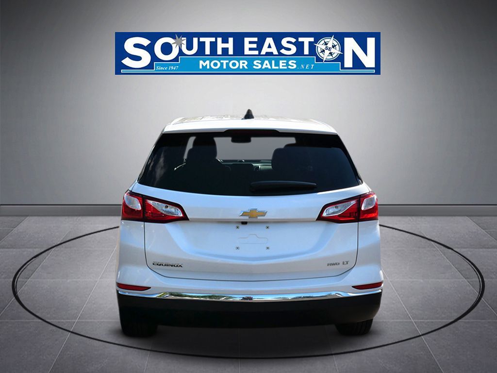 Photo 4 of this Chevrolet Equinox