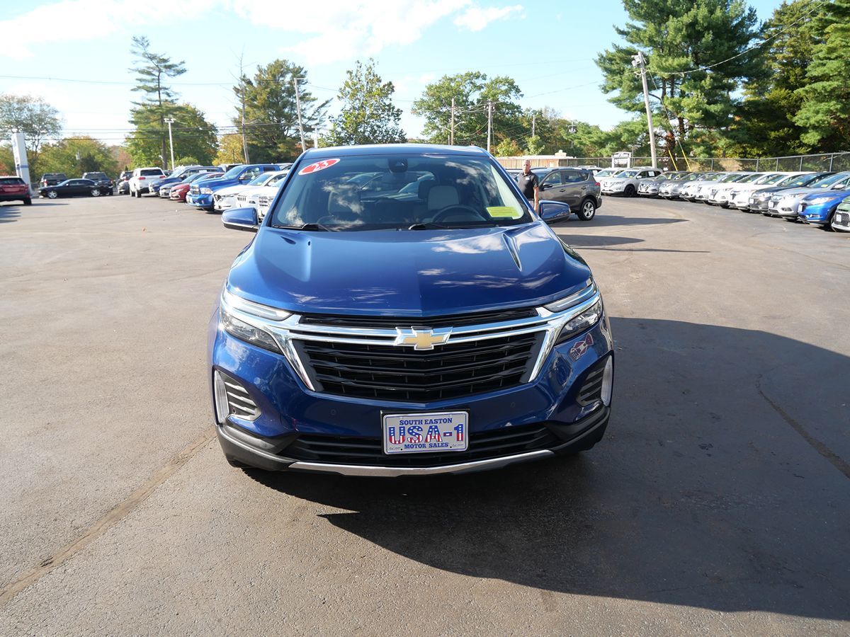 Photo 3 of this Chevrolet Equinox
