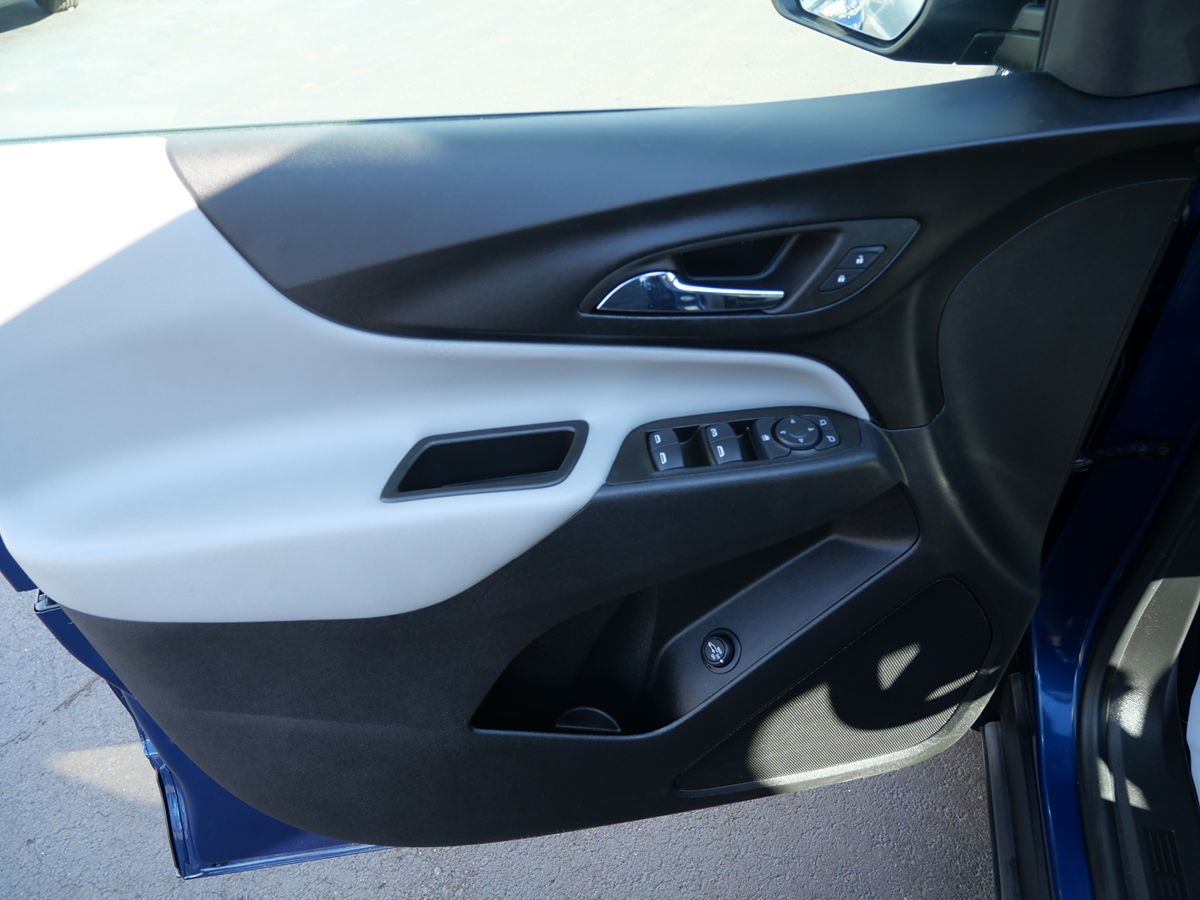 Photo 14 of this Chevrolet Equinox