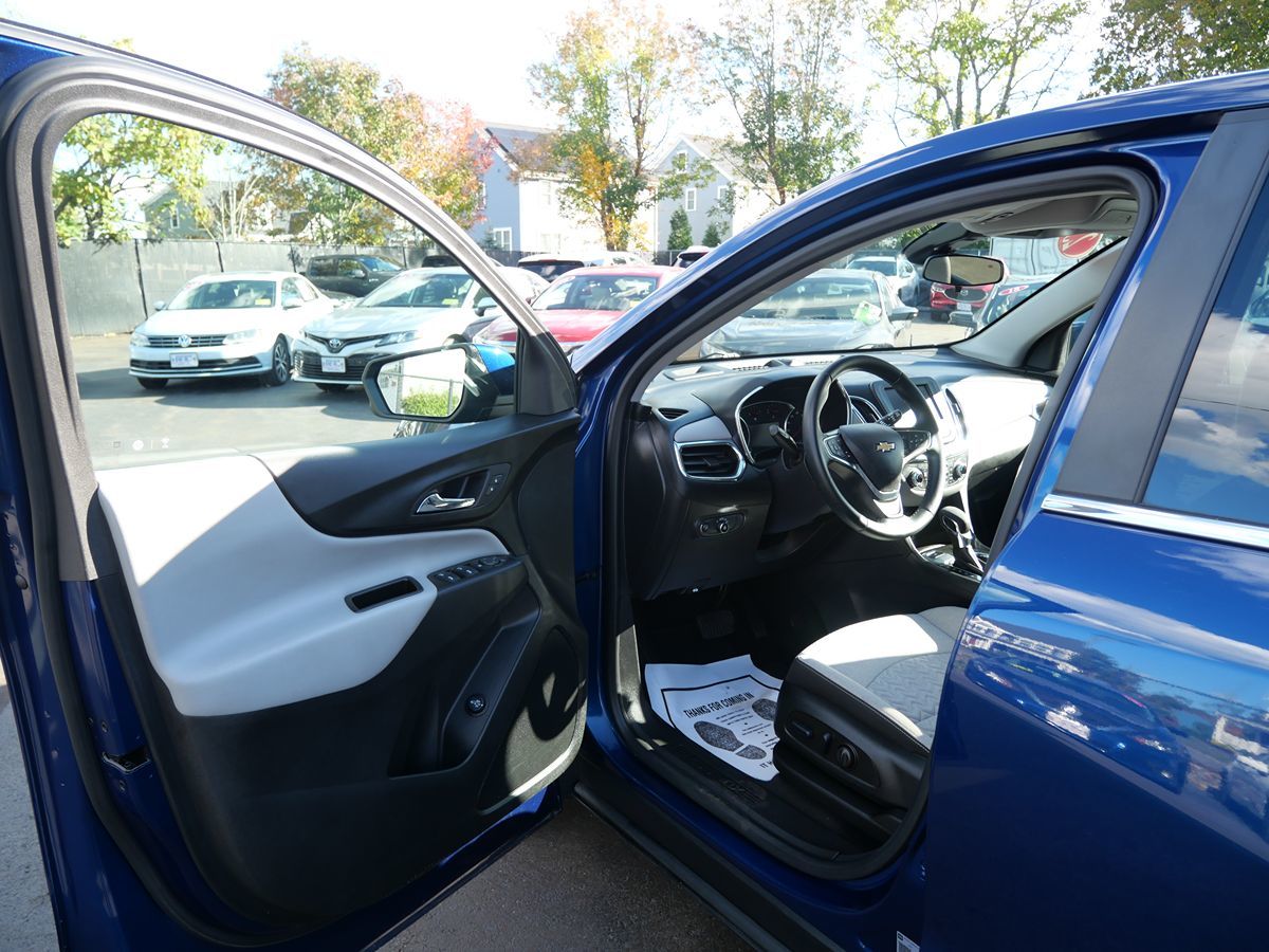 Photo 15 of this Chevrolet Equinox