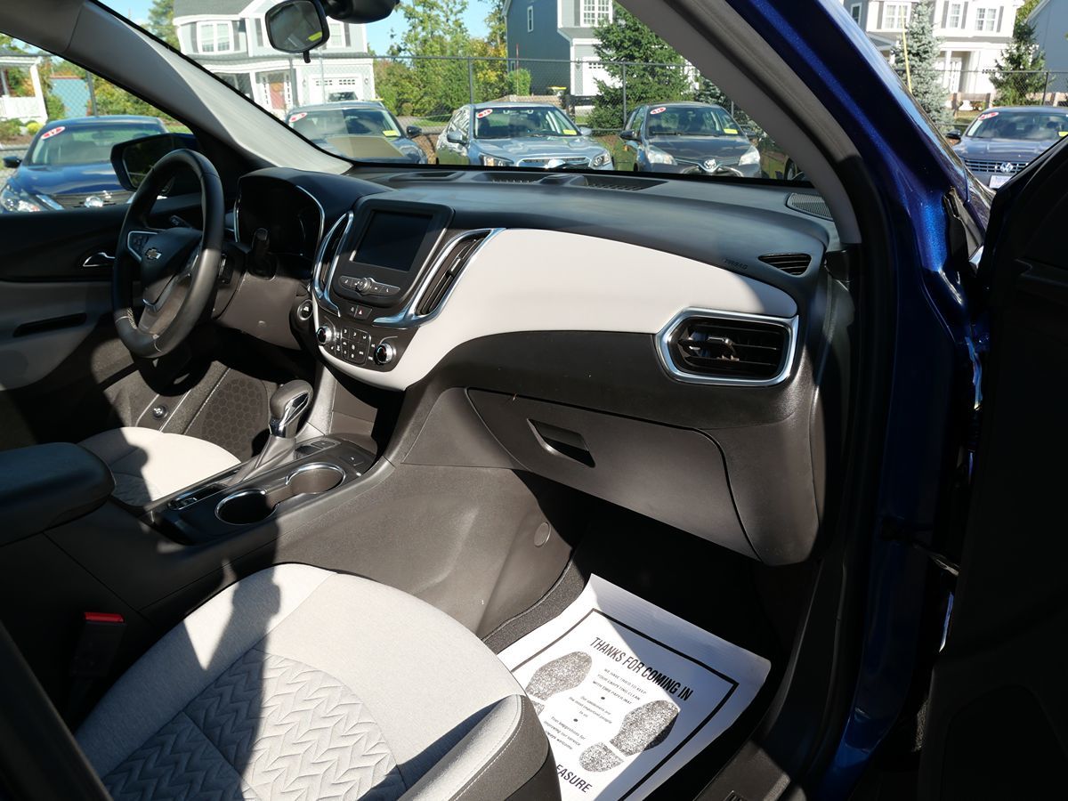 Photo 16 of this Chevrolet Equinox