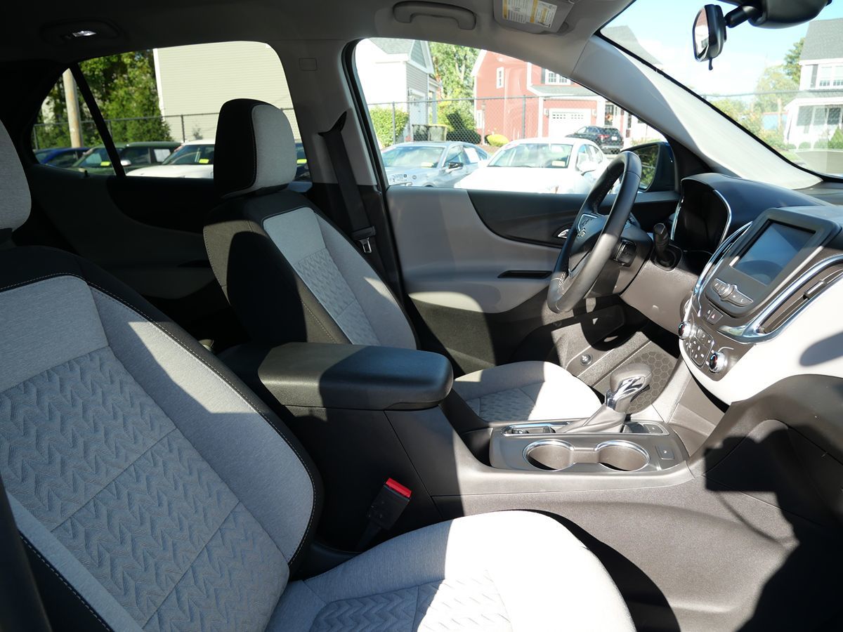 Photo 17 of this Chevrolet Equinox
