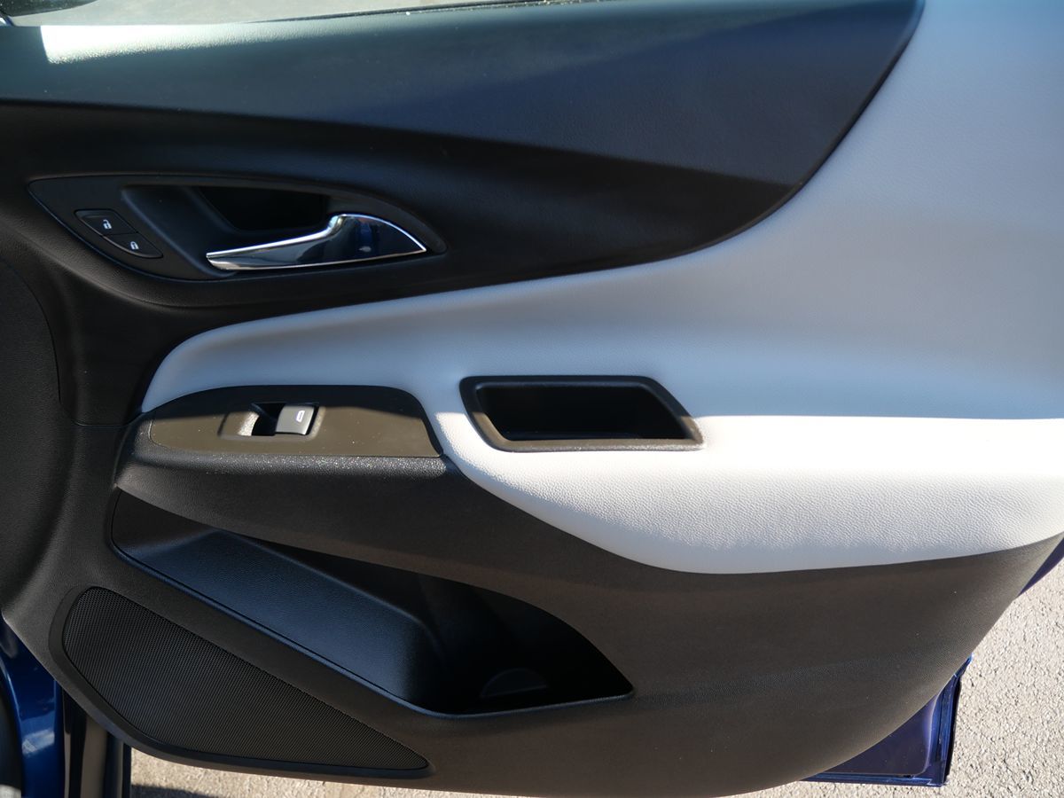Photo 19 of this Chevrolet Equinox