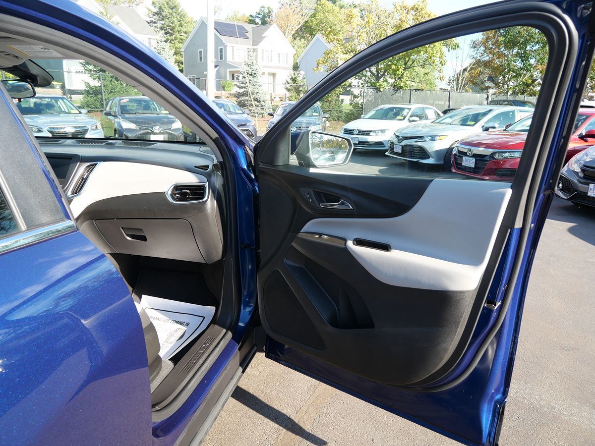 Photo 20 of this Chevrolet Equinox