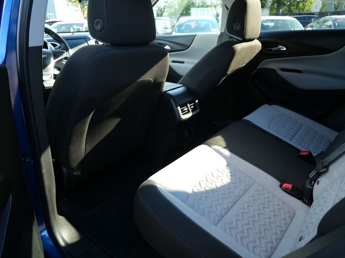 Photo 21 of this Chevrolet Equinox