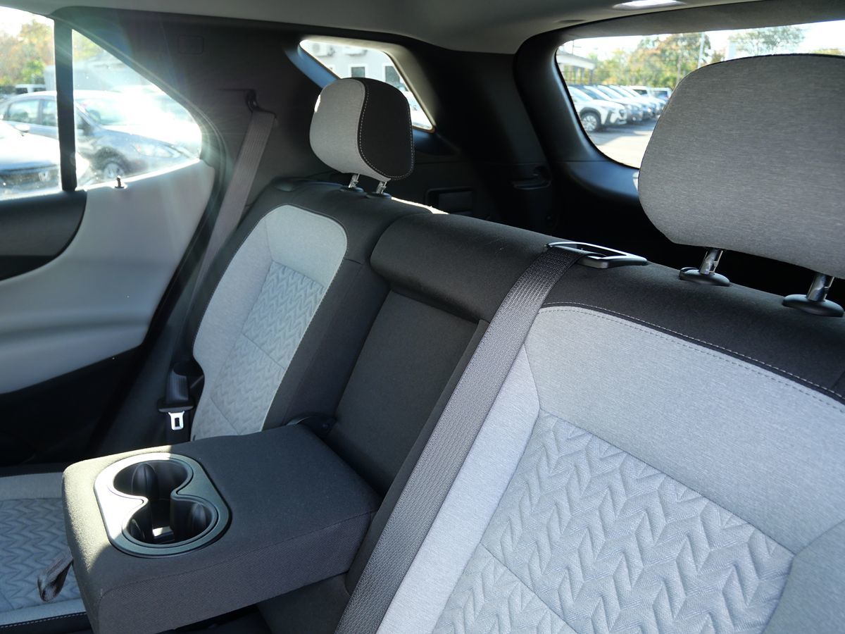 Photo 23 of this Chevrolet Equinox