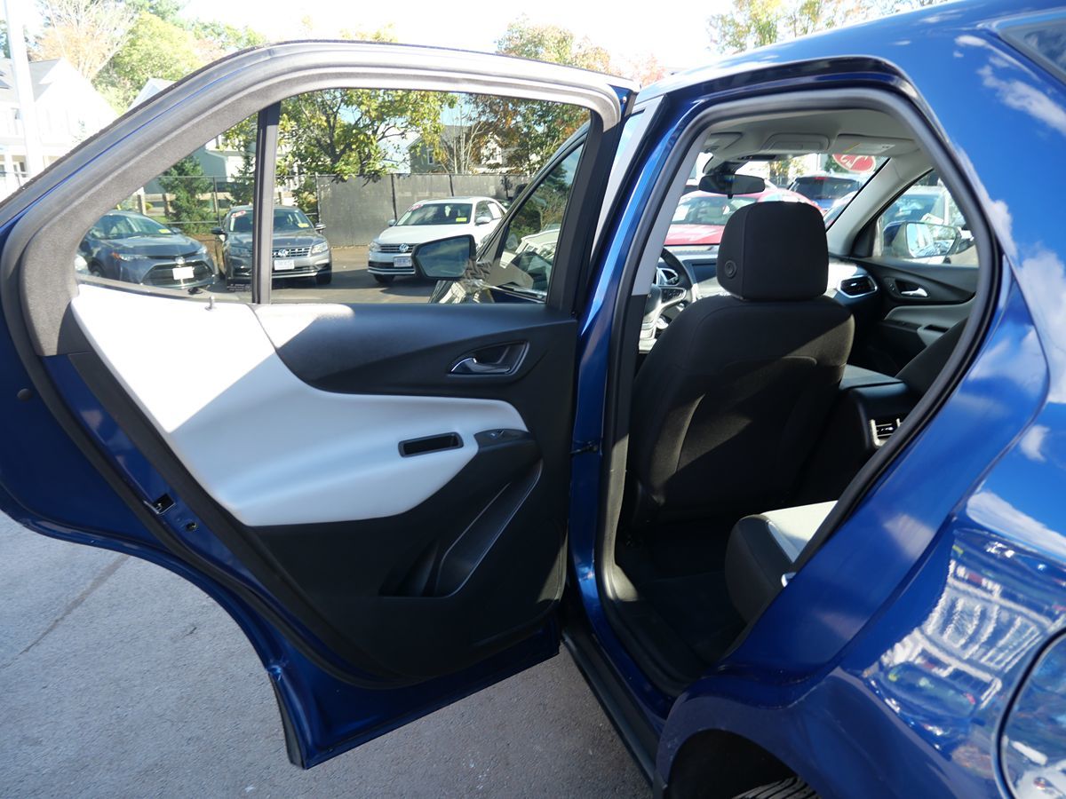 Photo 25 of this Chevrolet Equinox