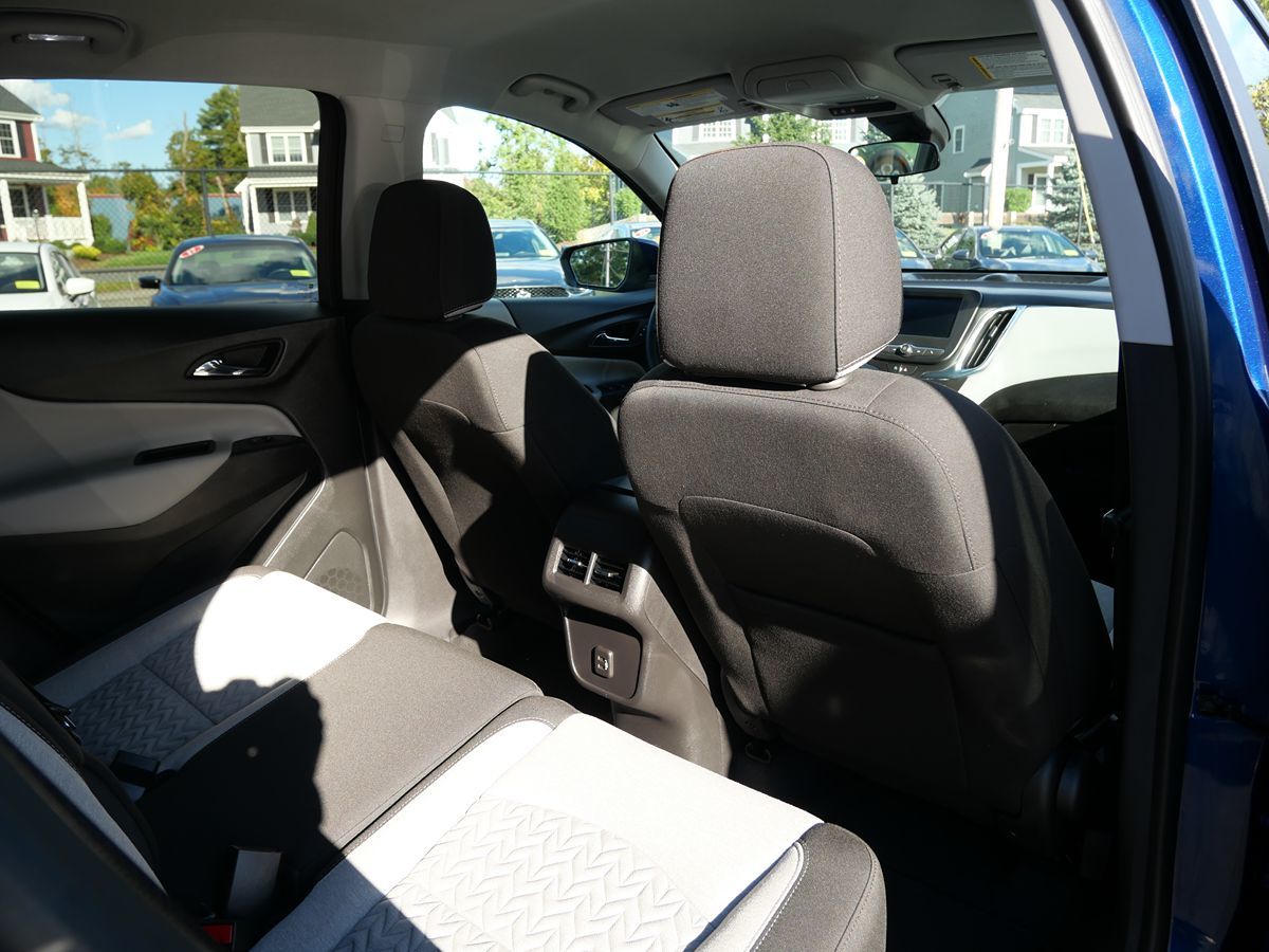Photo 26 of this Chevrolet Equinox
