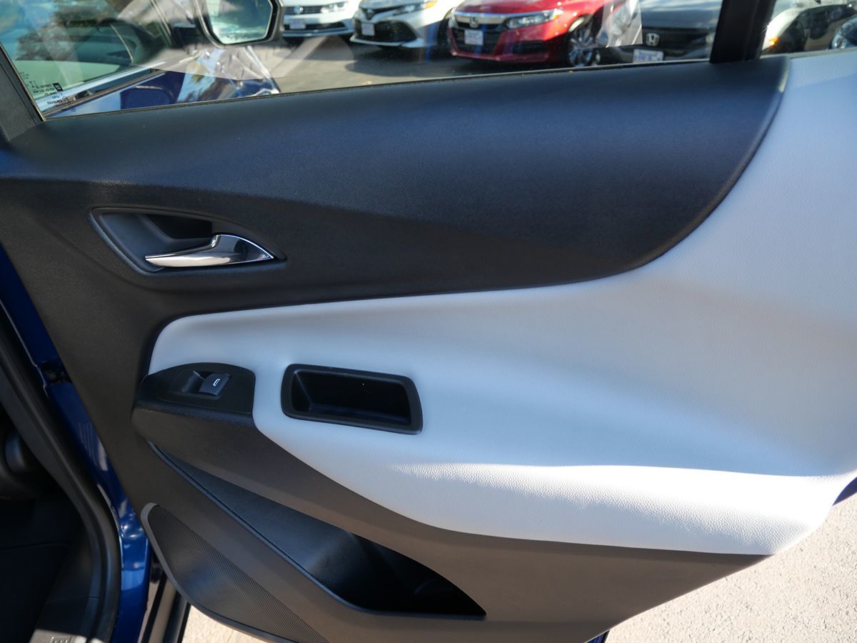 Photo 29 of this Chevrolet Equinox