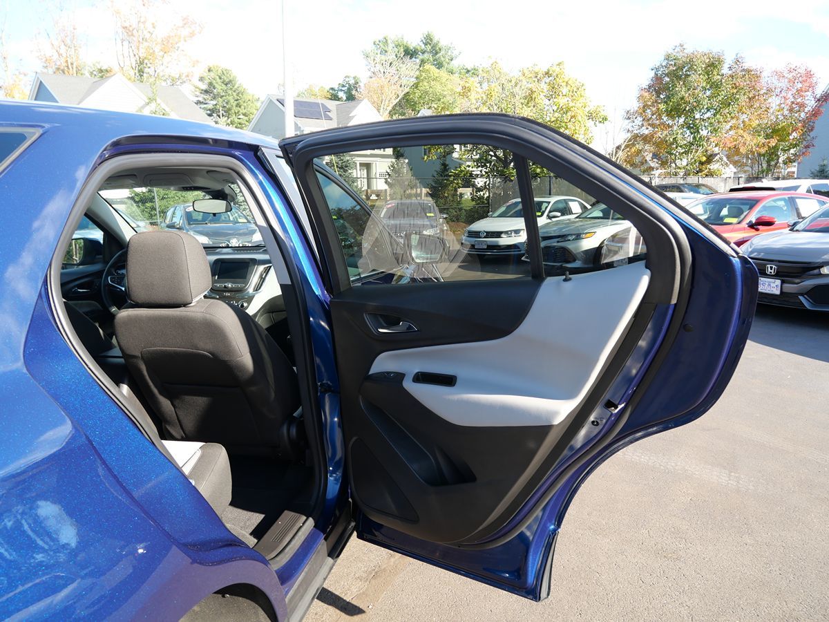 Photo 30 of this Chevrolet Equinox