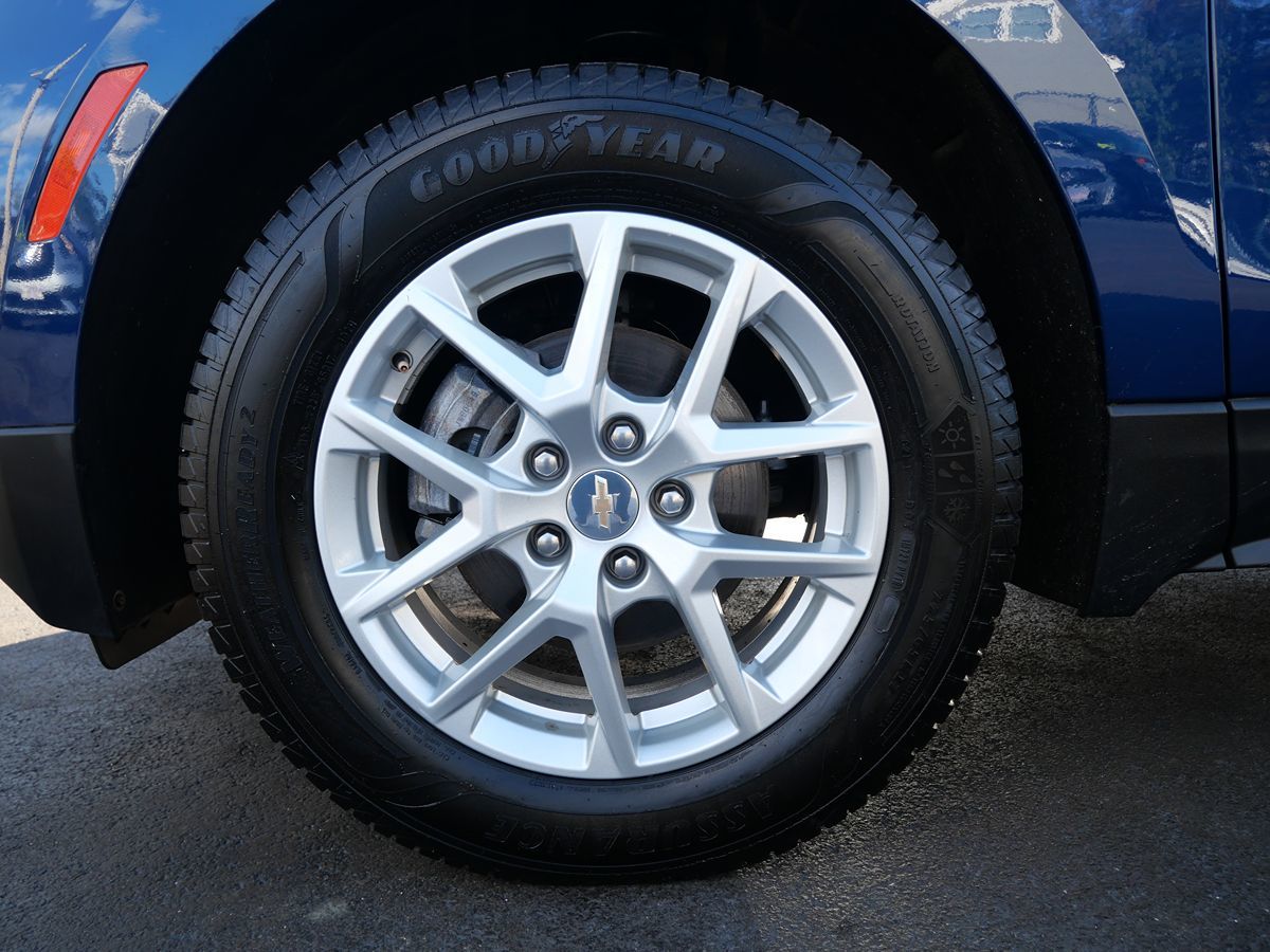 Photo 32 of this Chevrolet Equinox