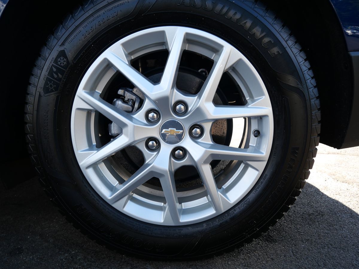 Photo 33 of this Chevrolet Equinox