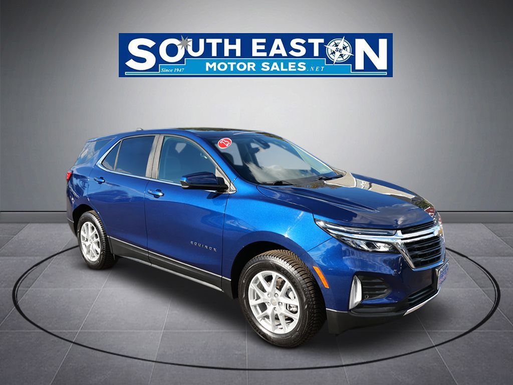 Photo 2 of this Chevrolet Equinox