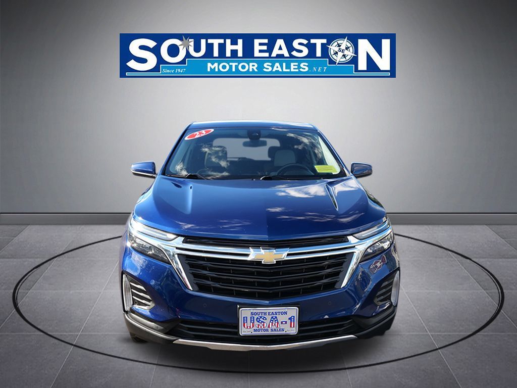 Photo 3 of this Chevrolet Equinox