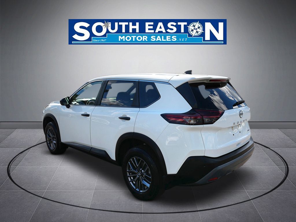 Photo 5 of this Nissan Rogue