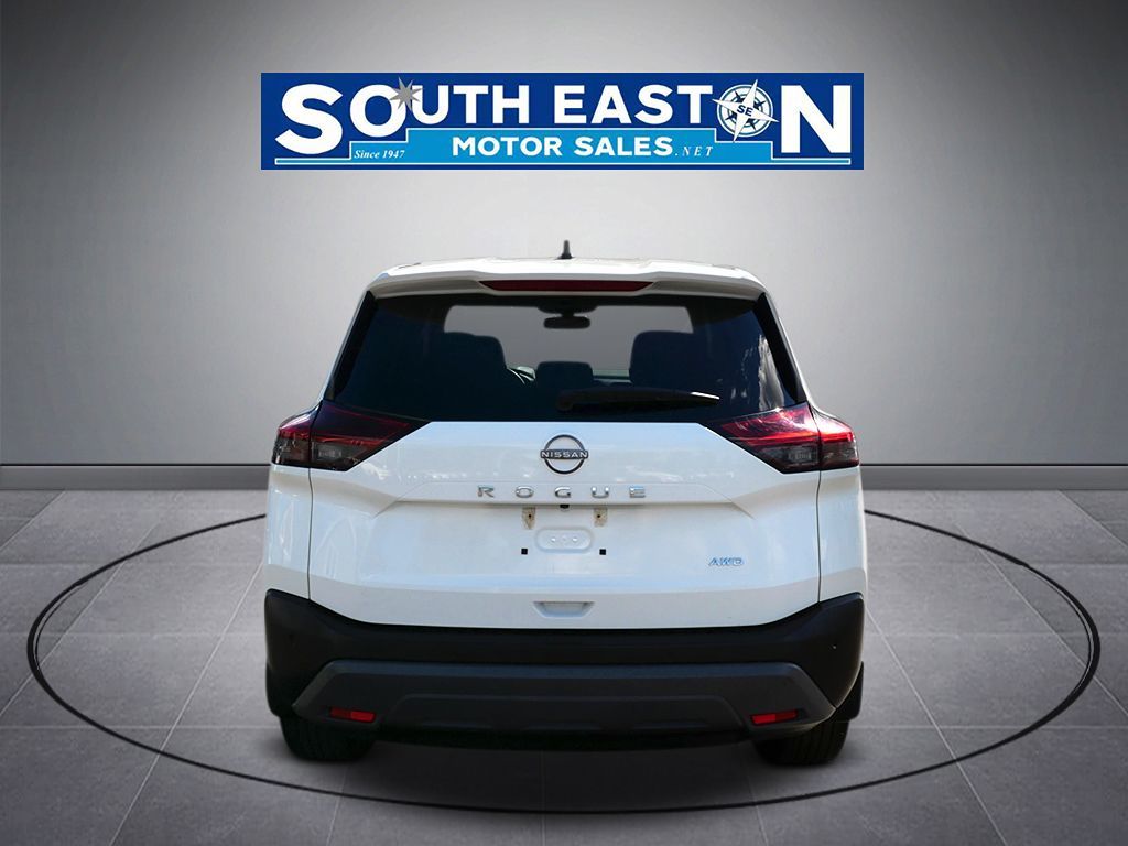 Photo 4 of this Nissan Rogue