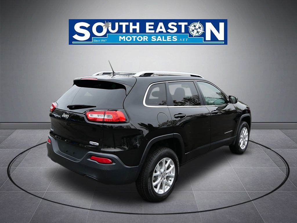 Photo 6 of this Jeep Cherokee