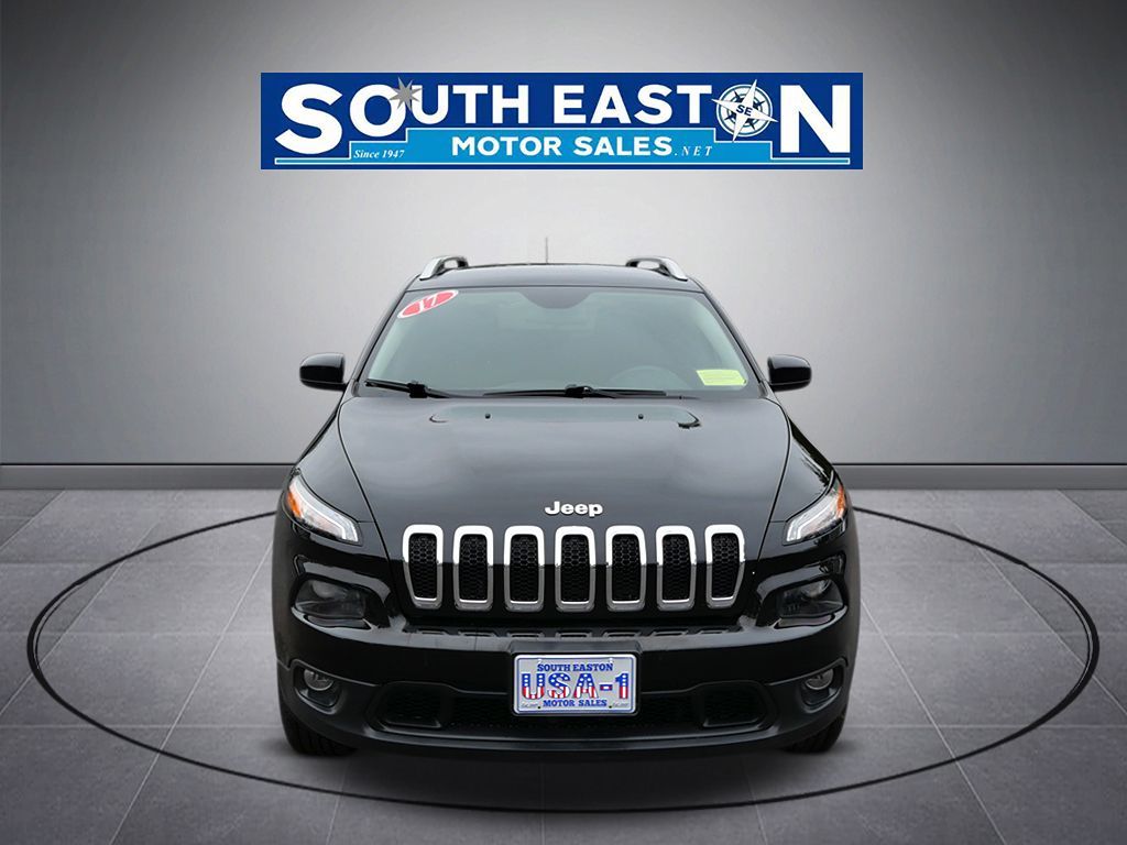 Photo 3 of this Jeep Cherokee